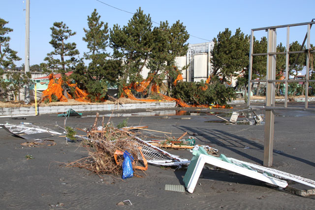 Damage / Taneichi office of Iwate Sea-Farming Association / Product promotion center / Seaside park