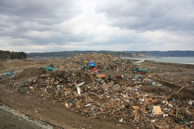 Apr, 2011 / Temporary place for disaster waste in Minamihama