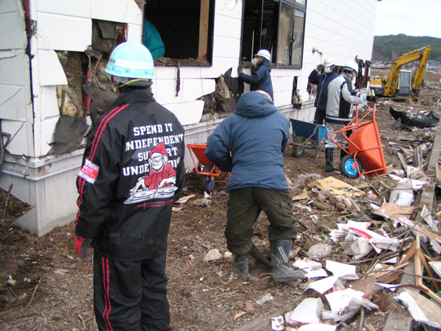 Kuji 19 Apr, 2011 / Noda youth volunteer / Construction newspaper pulishing company
