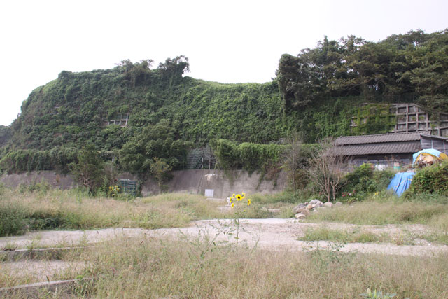Photograph of hill in Hanabuchihama