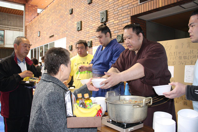 Japan Sumo Association Volunteer / Warm meal service