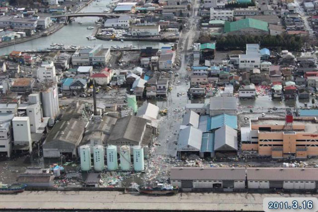 被災 空撮 航空写真 港町 中の島