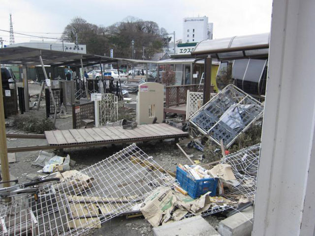 Damage / Marine gate / Near AEON