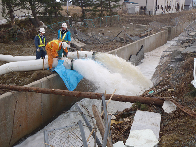 Liaison Fukushima / Search in Niinuma, Soma / Fukushima drainage pumper vehicle