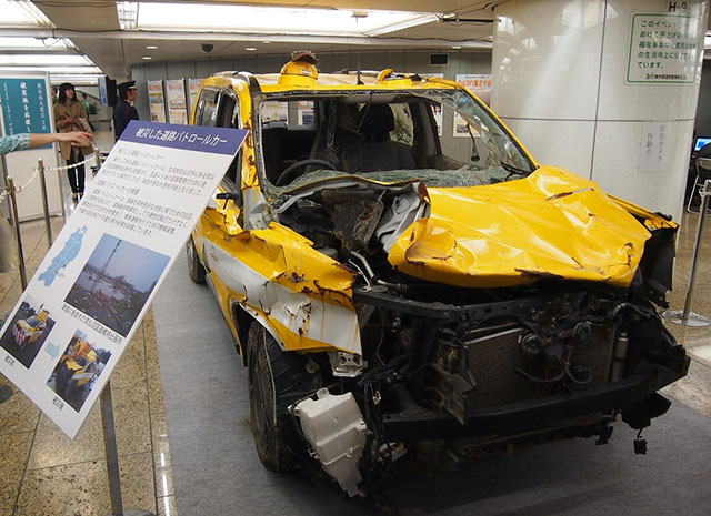 Possesion / Damaged road patrol car / Exhibition (Kesennuma)