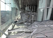 写真：落下した7階の天井