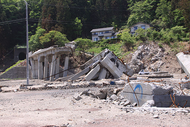 Damage / Shimanokoshi / Sanriku rail road / Collapse of railway bridge