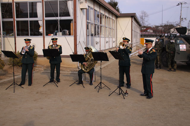 Ekiraku elementary school Graduation ceremony / Japan Self-Defense Forces / Wind-instrument music