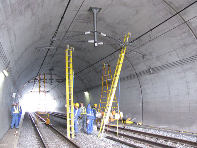 JR トンネル 復旧活動