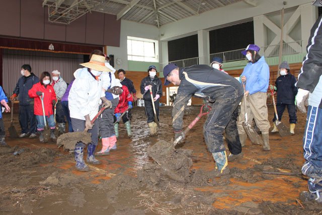 Mano elementary school / Cleaning activity
