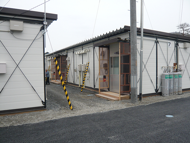 Temporary housing / Groung of Onogawadaiichi elementary school / State of moving into temporary housing