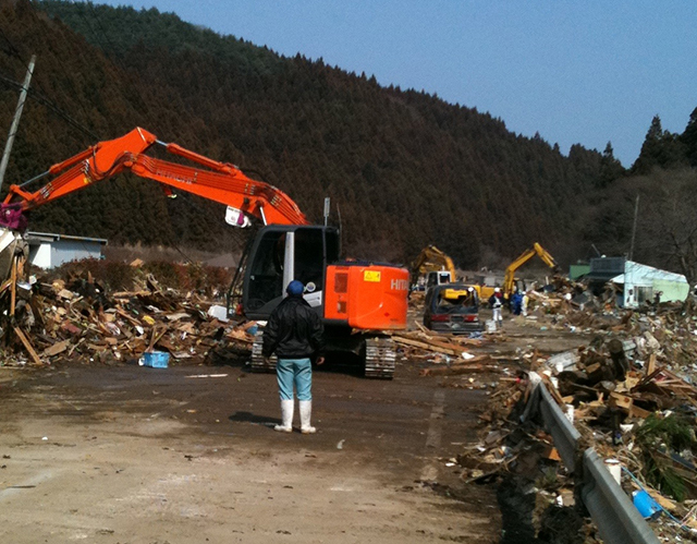 Clearance / Clearance working state / Route45 of Minamisanriku / Material of Tohoku Regional Development Bureau of MLIT 