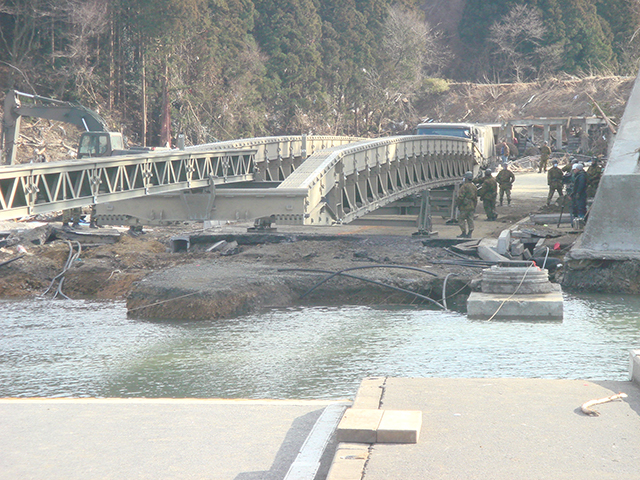 Damage / Mizushiribashi / Construction of emergency bridge