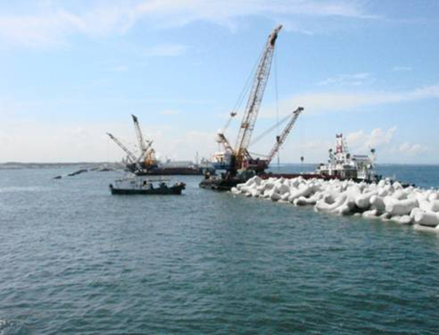 Harbor / Full-fledged recovery / North Break water in Hchinohe port / Material of Tohoku Regional Development Bureau of MLIT / 
