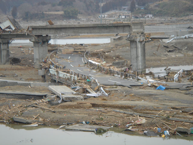 R45 / Kesennuma / Sodeogawaba bridge / (Walkway of the bridge flowed) 