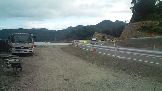 Kamaishi / Ryoishi / Photograph of road recovering